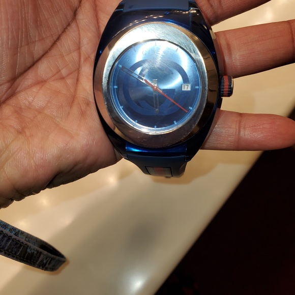 Gucci Watch - Picture 6 of 8